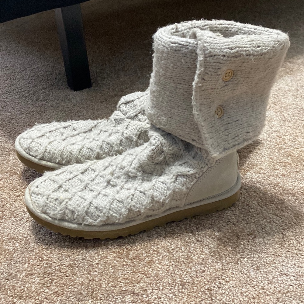 Used size 9 UGG boots